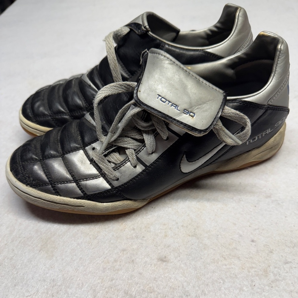 VTG Nike Total 90 III Black/Metallic Silver Indoor Soccer Shoe Size 7 304003-001